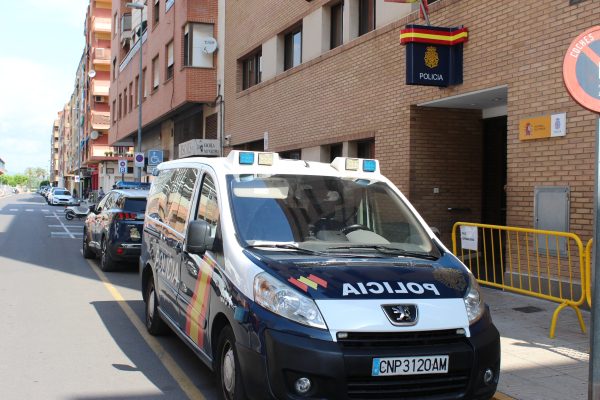 La policia deté a Alzira una empleada de la llar per furtar en un domicili joies i diners per valor de 8 mil euros