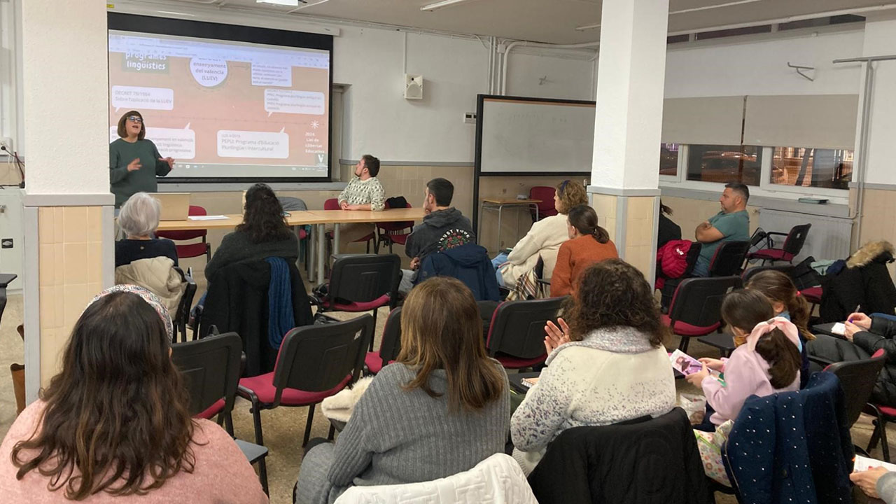 S’obri la votació perquè les famílies de més de 570.000 alumnes trien la llengua base, valencià o castellà, dels centres educatius