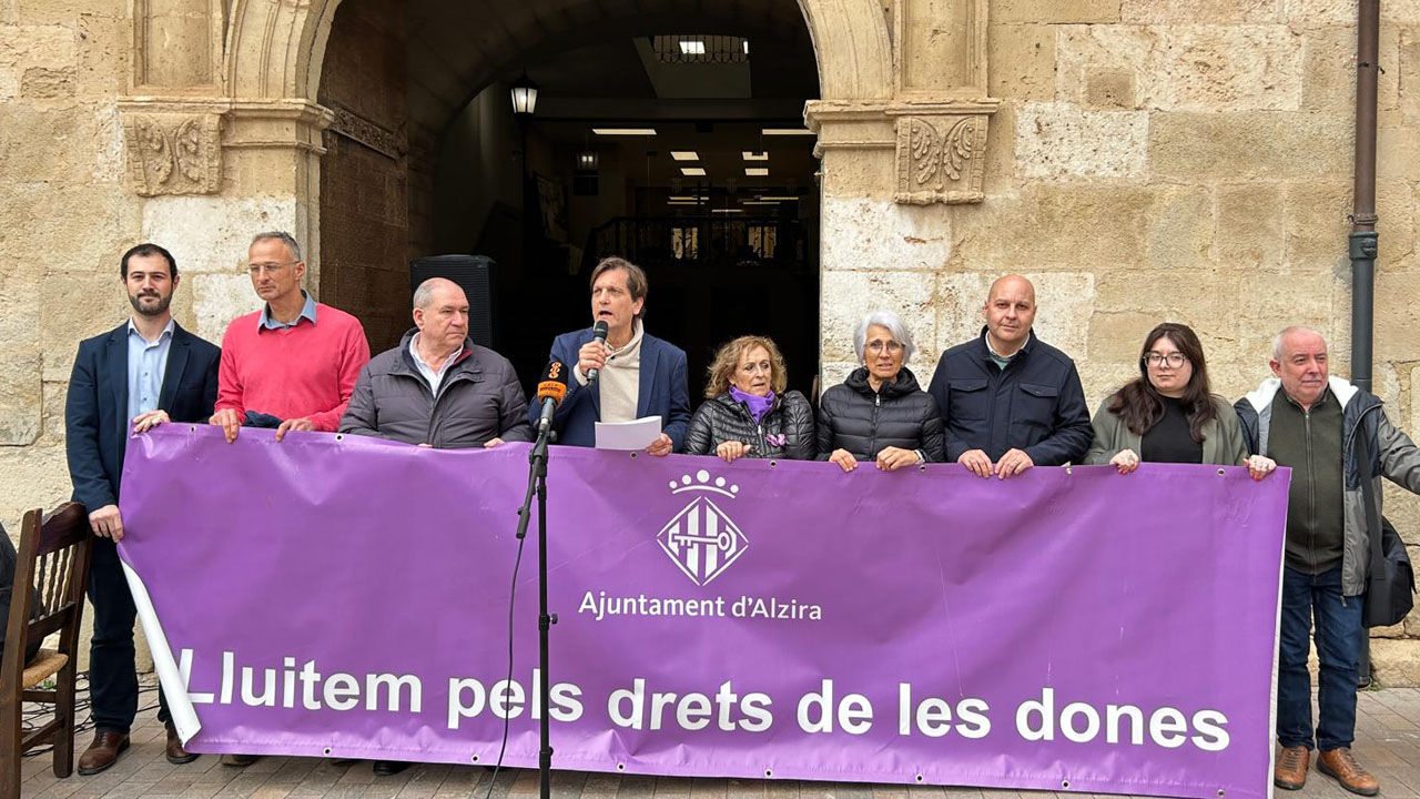 Alzira commemora hui el Dia de la Dona amb la lectura del manifest i la manifestació per a revindicar la igualtat i els drets de les dones