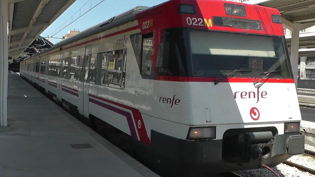 Una persona mor atropellada pel tren a Carcaixent. La situació provoca retards en la línia C2.