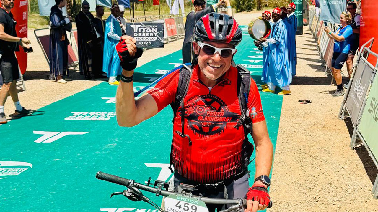 Javi Sanchis recorre 550 km pel desert del Marroc en mountain bike