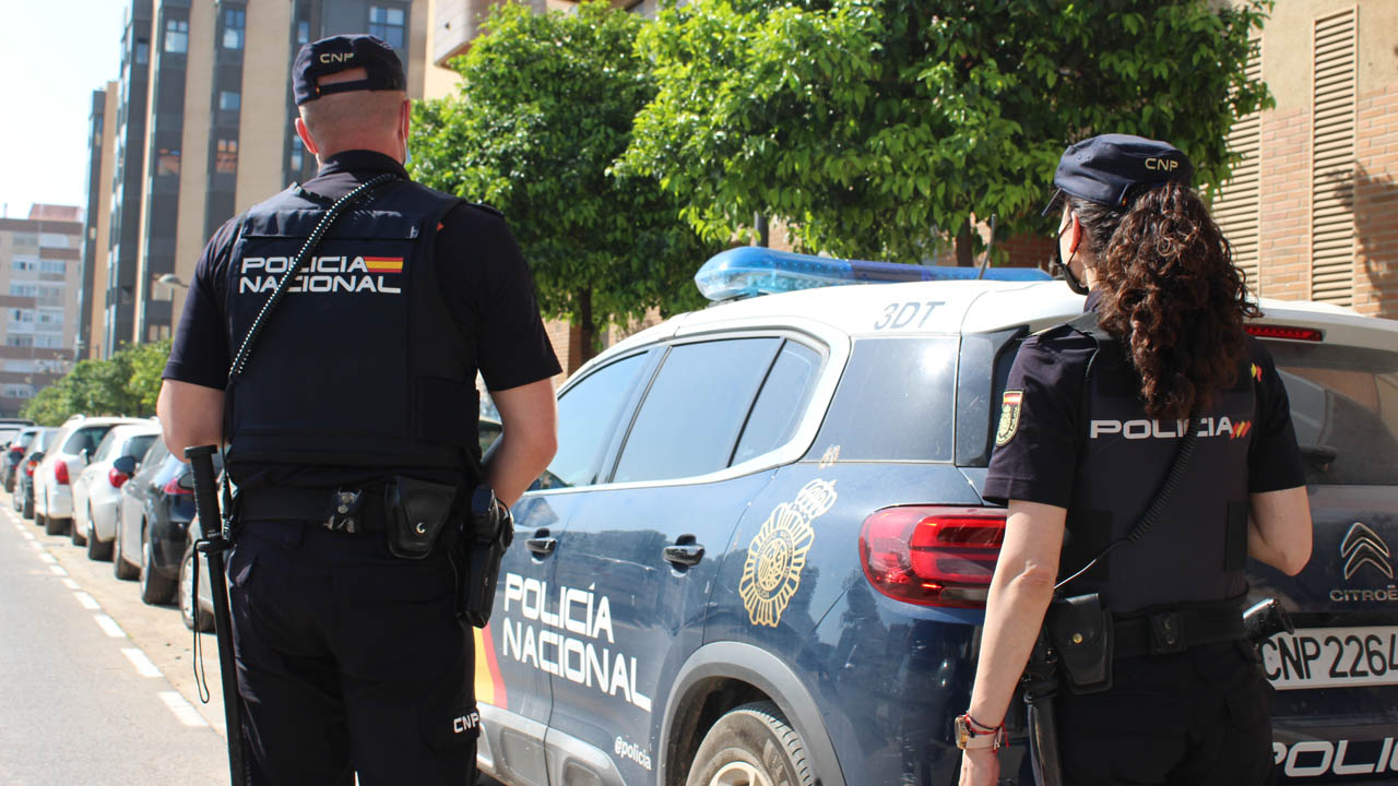 La Policia Nacional d’Alzira captura en Algemesí un home per maltractar a la seua dona i fills