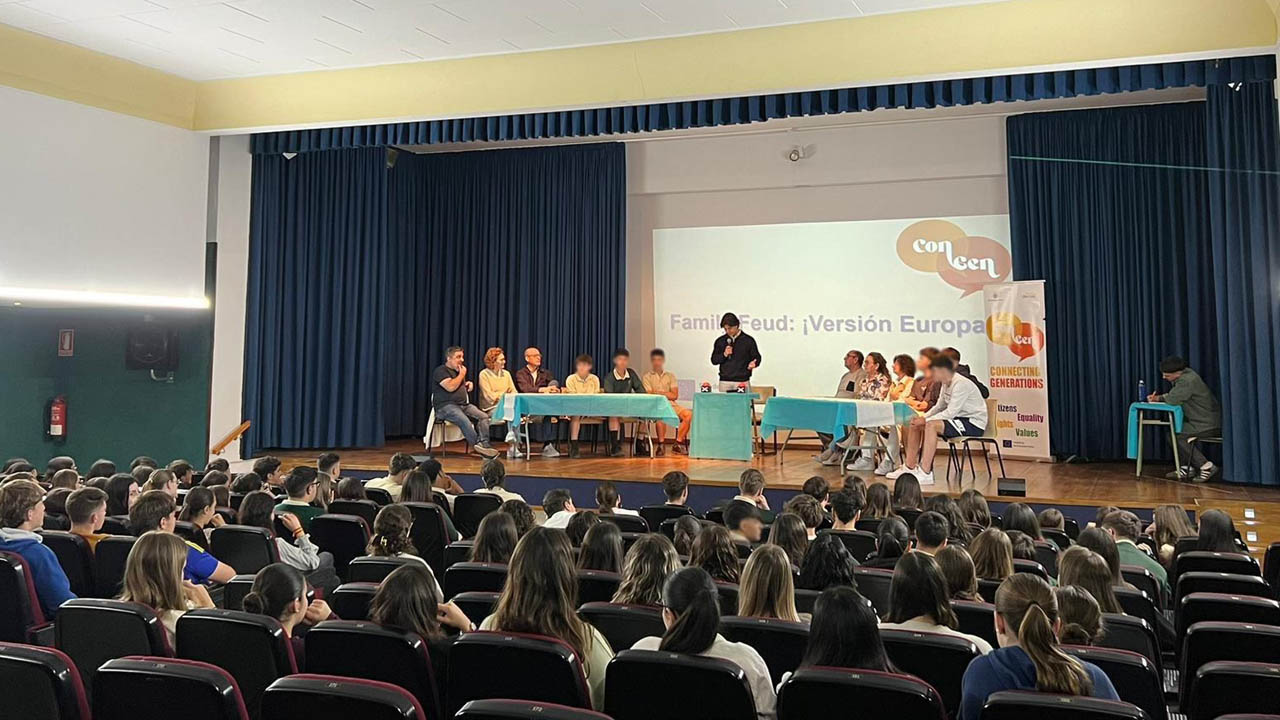Alzira participa en un projecte europeu que afavorix la trobada entre joves i majors de 50 anys per a aprofundir en el coneixement de la UE