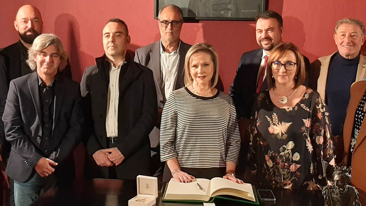 Alzira Ràdio rep hui una menció honorífica a la gala dels 25ns Premis de Ràdio Associació de Catalunya pel seu treball durant la dana