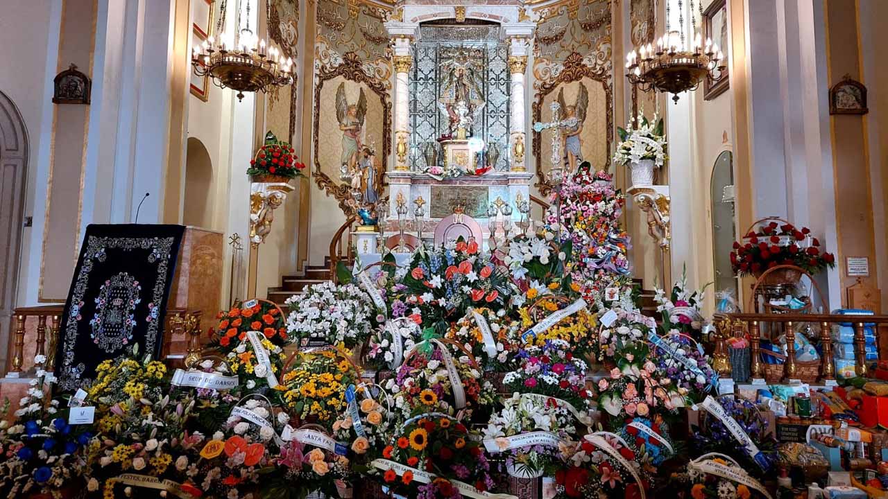S’inicia la recollida solidària al Santuari coincidint amb la celebració de l’ofrena de flors i fruits a la Mare de Déu del Lluch, patrona d’Alzira