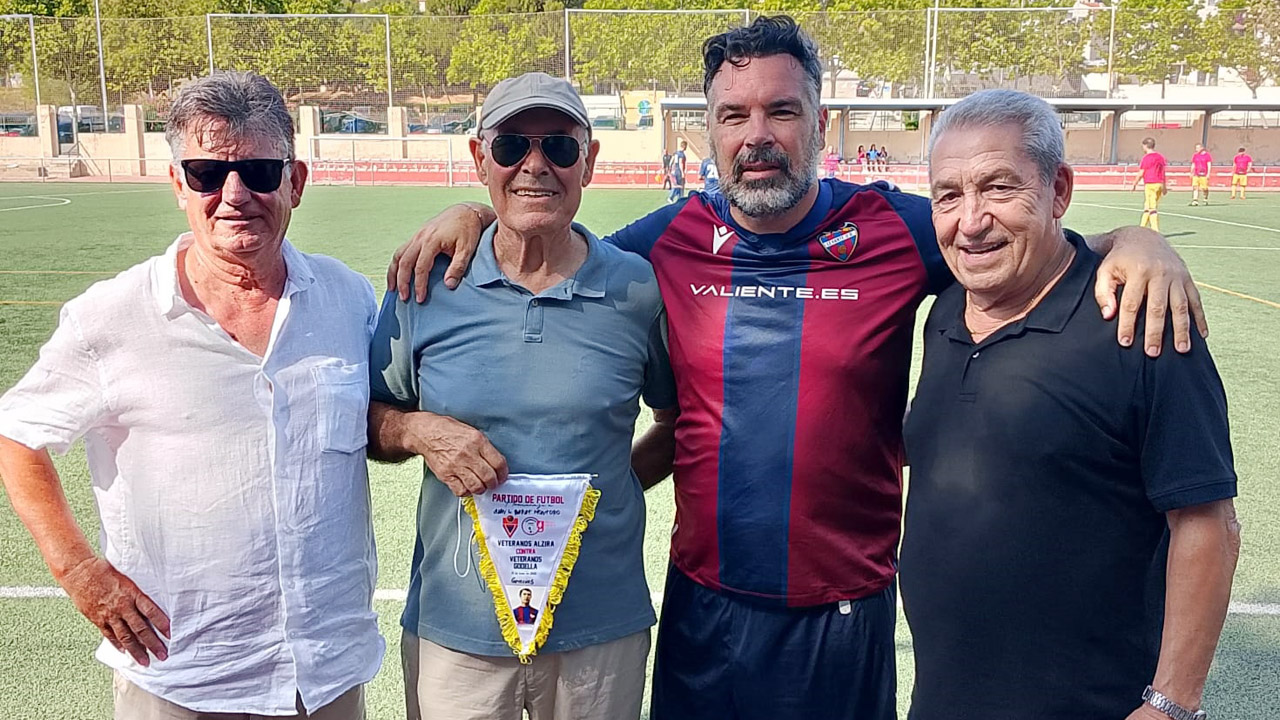 Homenatge a l’exjugador de la UD Alzira, Juan Luis Barat