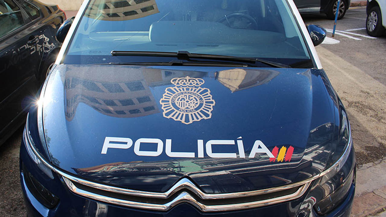 Una macro-operació policial deixa una vintena de detinguts i 20 registres, un d’ells a Alzira, per a desmuntar una operació d’explotació sexual de dones