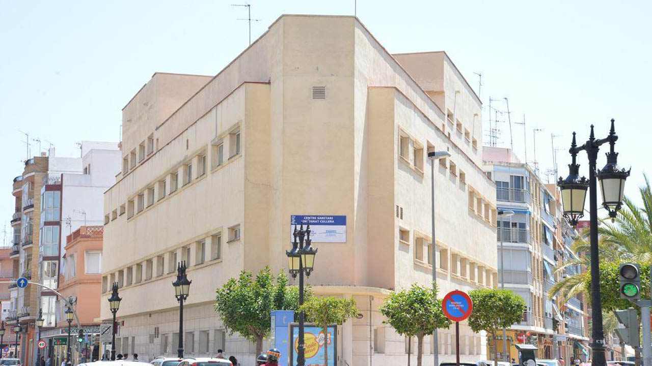 Sanitat reforçarà la cobertura sanitària a partir de l’1 de juliol amb l’obertura de més consultoris auxiliars a les platges de la Ribera