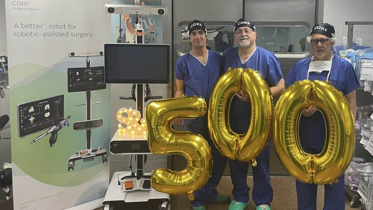 L’Hospital de La Ribera aconseguix realitzar 500 operacions de genoll amb l’innovador robot quirúrgic CORI