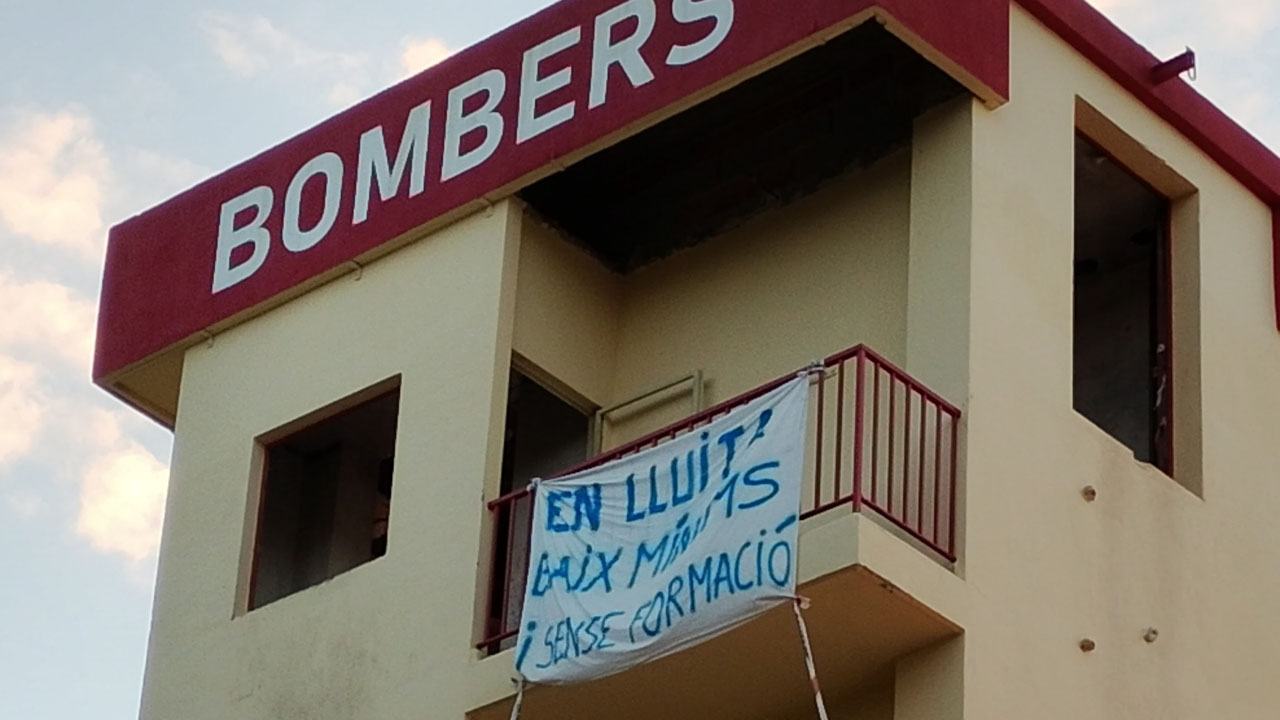 El govern municipal mostra el seu suport a les reclamacions dels bombers i insta a la Diputació a que solvente les seues reivindicacions