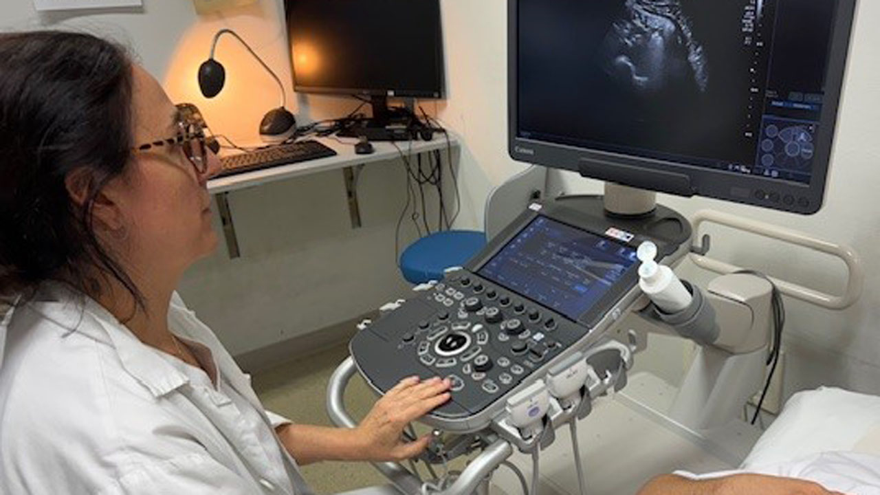 L’Hospital de La Ribera invertirà més de 2 milions d’euros en ecògrafs, sales de radiologia robotitzades i arcs quirúrgics d’última generació