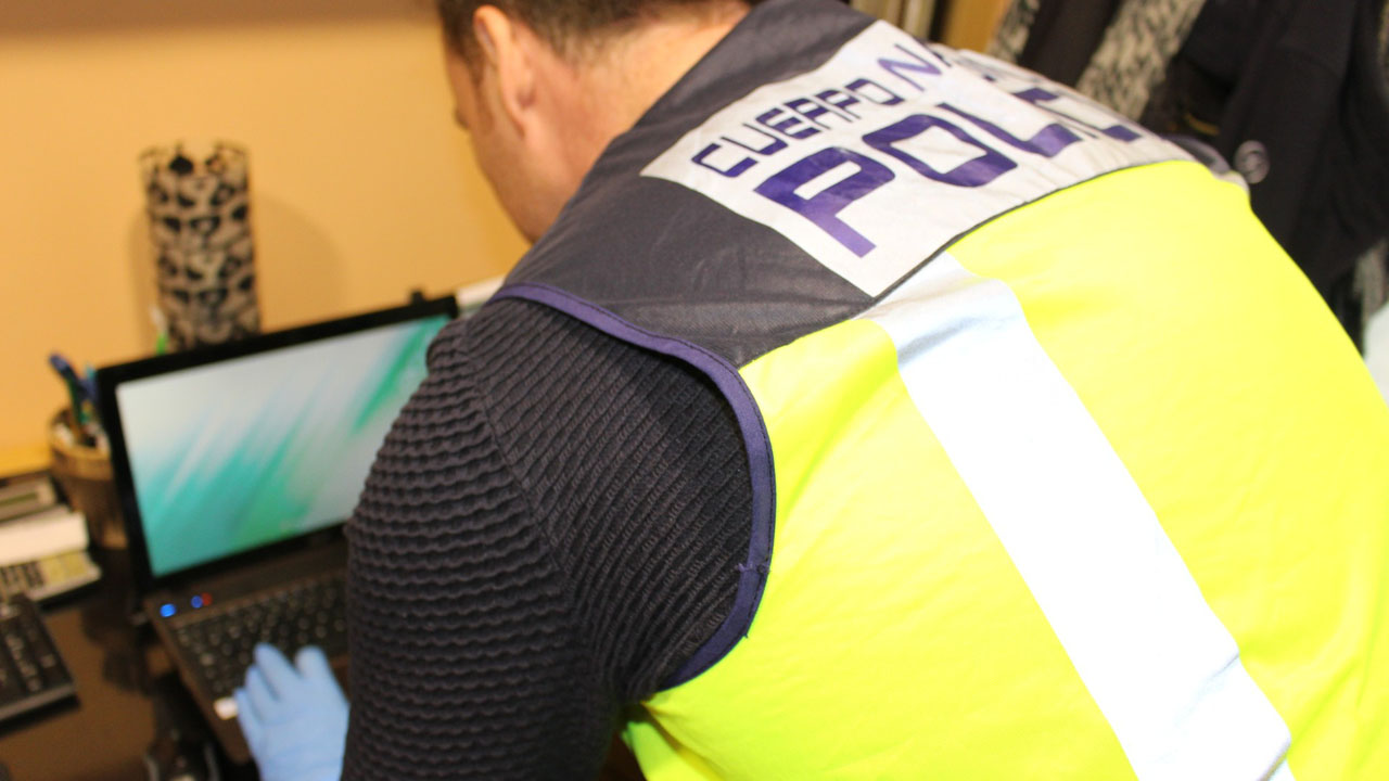 La Policia Nacional deté en Algemesí un home de 31 anys per estafar 85.550 euros a la seua àvia