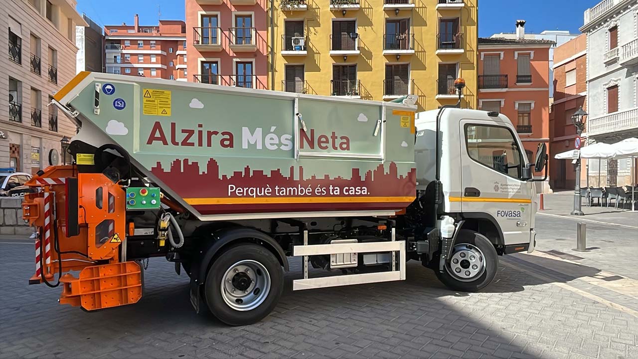 L’Ajuntament d’Alzira incorpora un nou camió de recollida de residus orgànics que utilitzarà l’empresa que gestiona el fem
