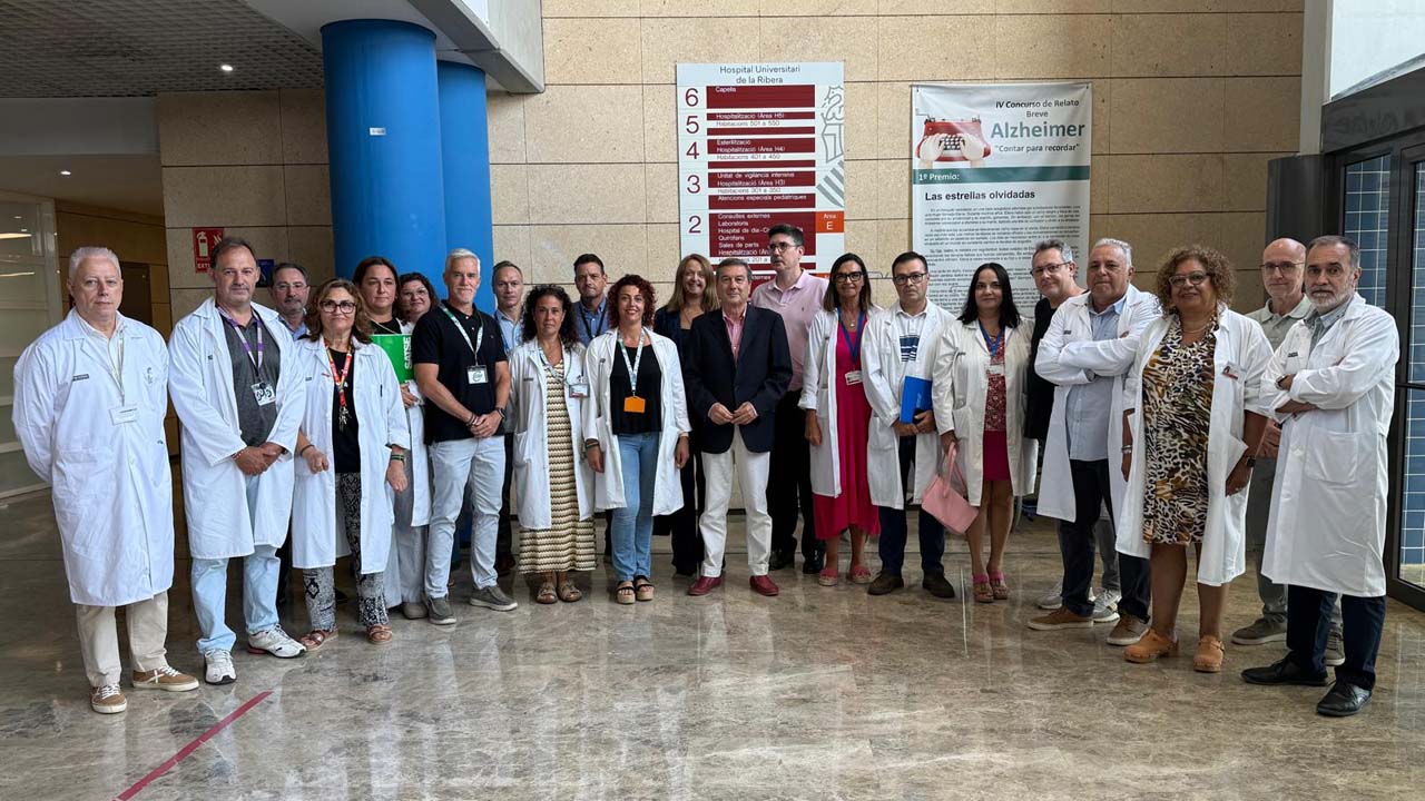 Sanitat i el Comité d’Empresa firmen un acord per a millorar les condicions laborals del personal subrogat de la Ribera