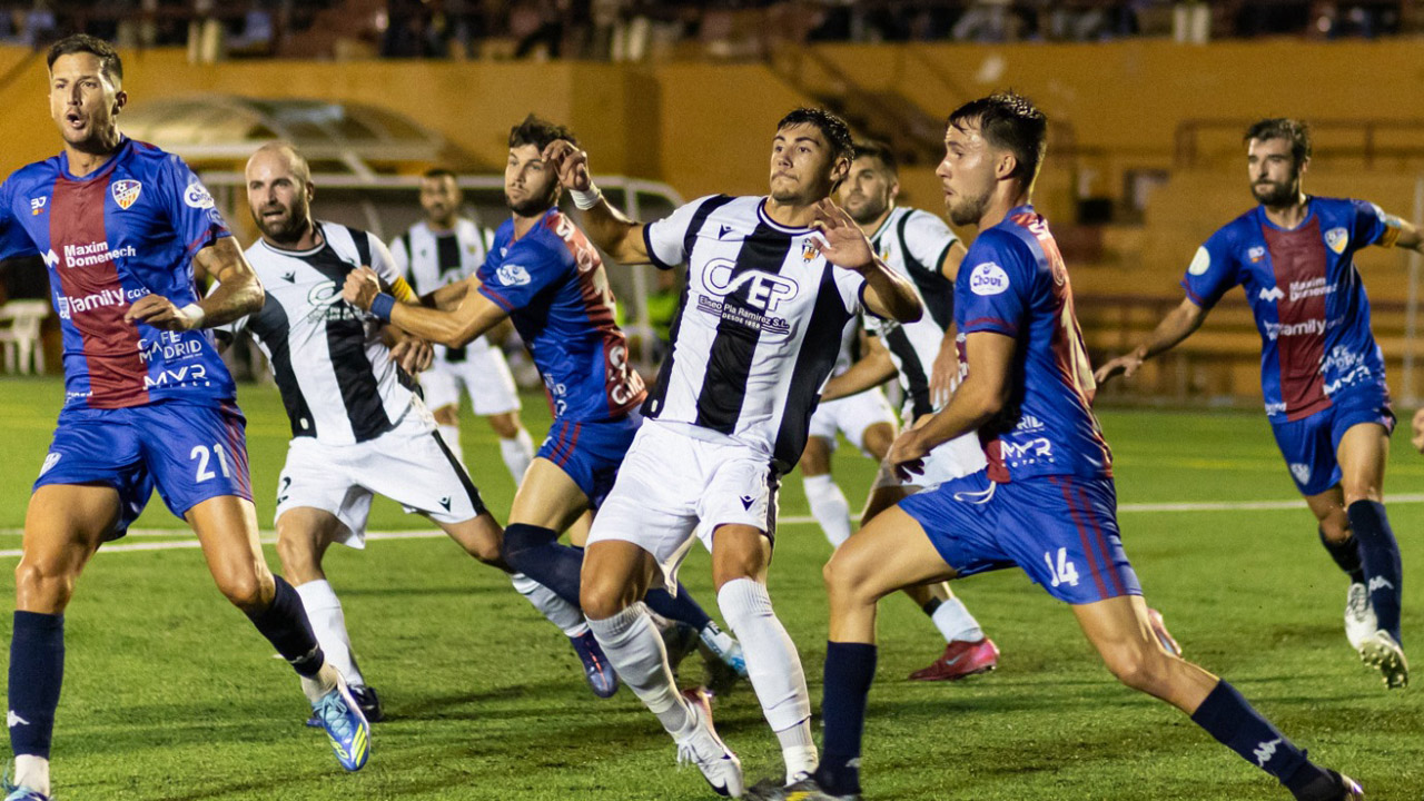 La UD Alzira caigué contra el Castellonense 0-2