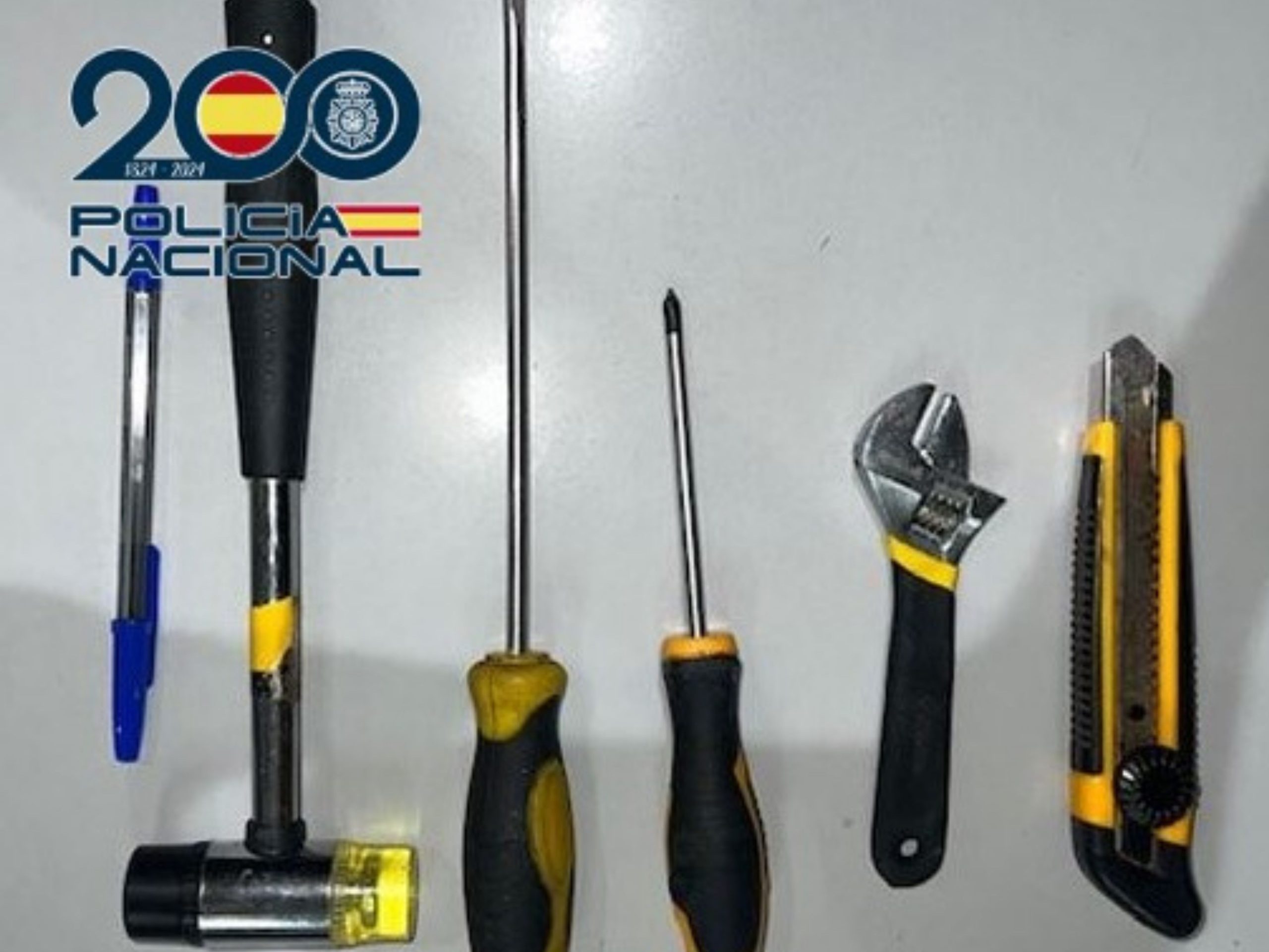 La Policia Nacional deté in fraganti a tres dones per robatori amb força en Alzira.