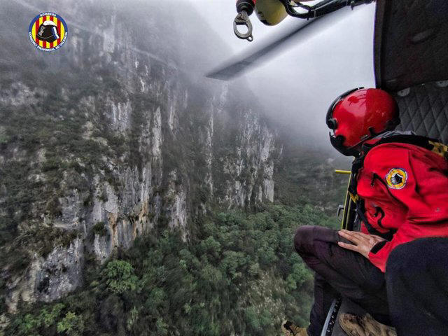 El Grup Especial de Rescat en Altura auxilia un senderista amb hipotèrmia a la Casella diumenge al matí