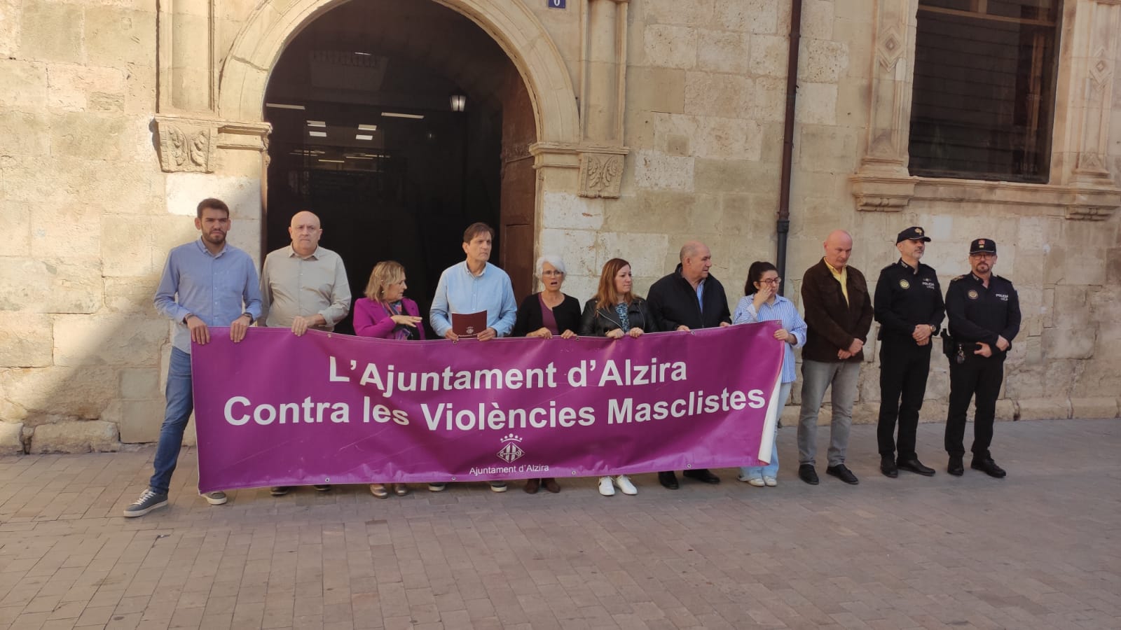 Minut de silenci per l’assassinat masclista d’una dona en Alacant