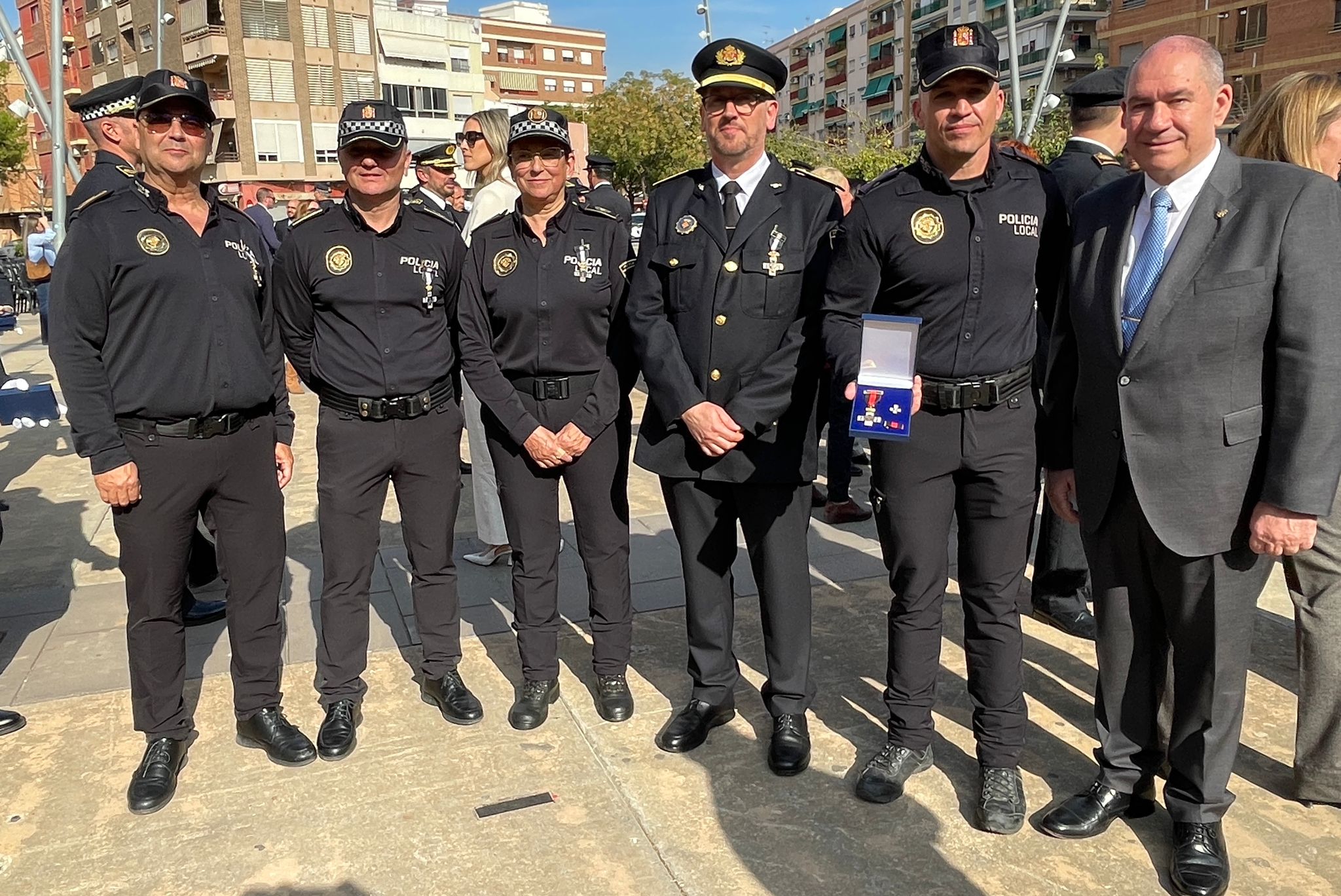 La Generalitat Valenciana condecora 10 agents de la Policia Local d’Alzira