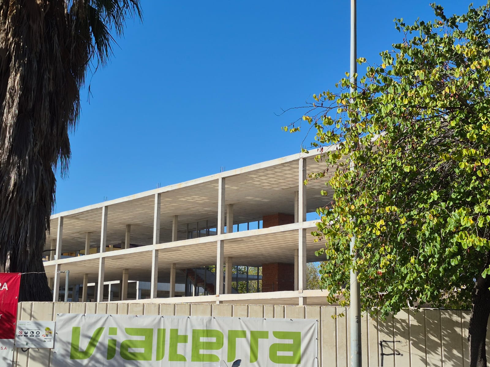 L’Ajuntament d’Alzira remet a l’empresa constructora les modificacions per a reprendre les obres de l’institut Rei En Jaume