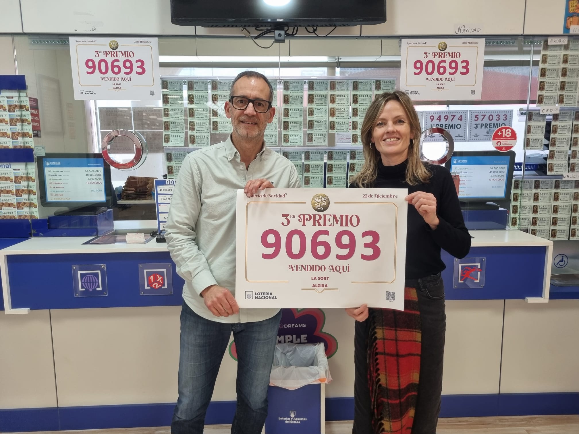 90693, el número de la sort a Alzira en l’administració La Sort. El tercer premi torna a visitat la ciutat