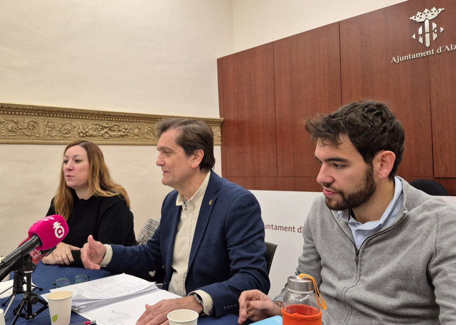 El govern alzireny parla estabilitat en el balanç de l’any 2026 i confirma que aguantarà fins a les pròximes eleccions municipals del 2027.