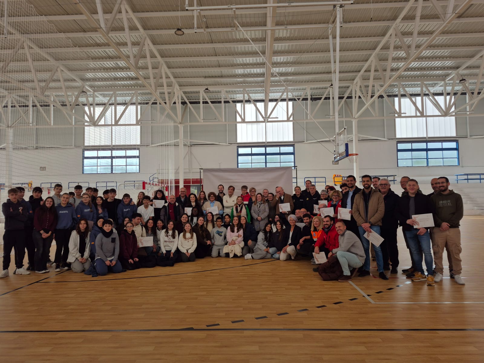 Alzira homenatja 30  entitats, associacions i empreses que van ajudar durant la DANA