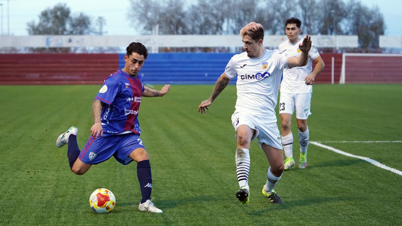 Alzira i Saguntí juguen hui (19 h.) el partit ajornat fa un mes per la pluja