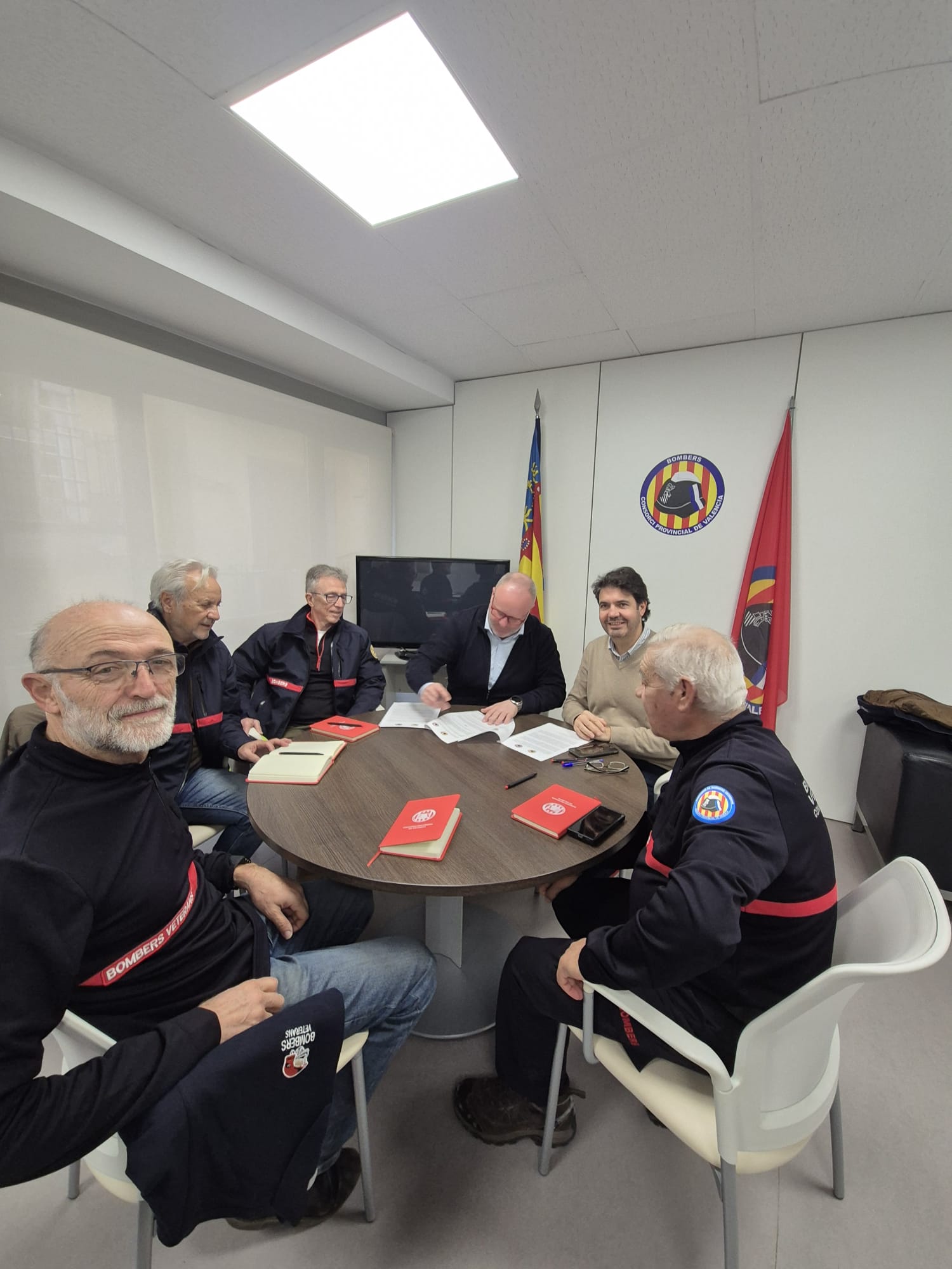 L’associació de bombers veterans del Consorci farà activitats divulgatives en prevenció de les emergències de la població. Alzira és una de les ciutats beneficiades amb este projecte amb la Diputació de València.