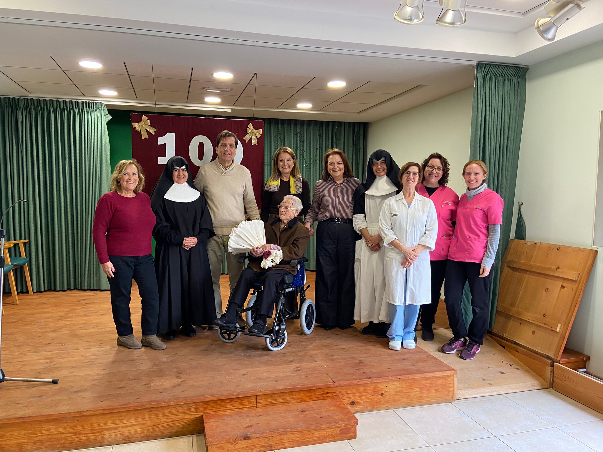 Alzira ret homenatge a quatre veïns centenaris.