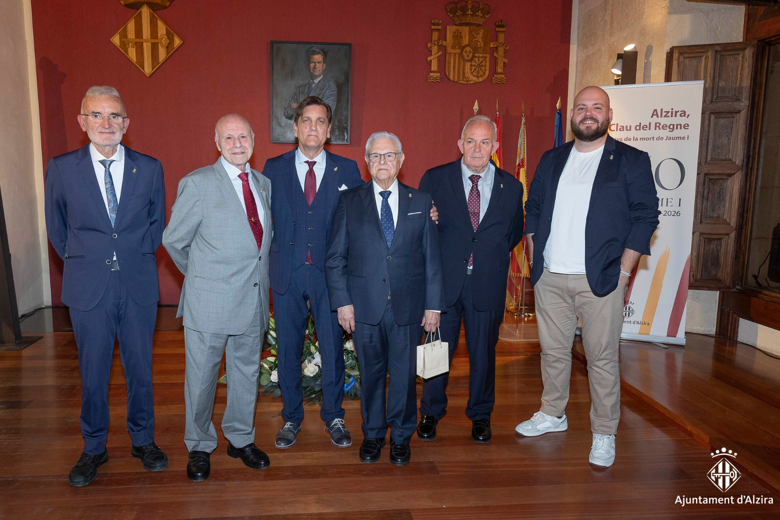 Els premiats amb les Insígnies d’Or destaquen l’estima a la ciutat d’Alzira, l’agraïment i sobretot recorden que la força i la història d’èxit d’una persona emergix de la gent que l’envolta.