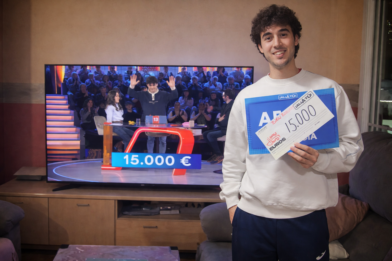 Adam, jove d’Alzira, triomfa al concurs “Allá tú” i guanya 15.000 euros.