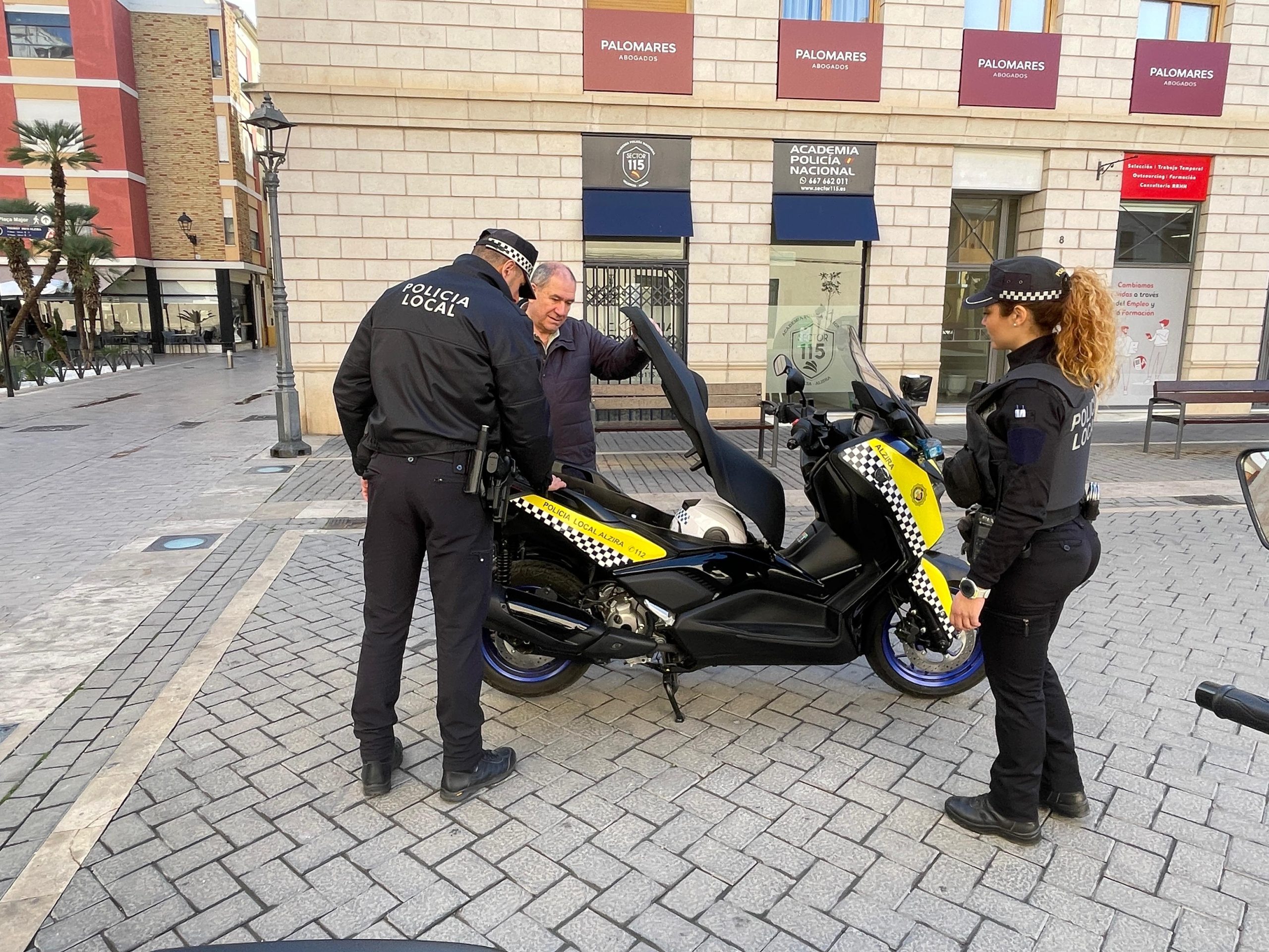 La Policia Local d’Alzira incorpora dos noves motocicletes per a millorar la rapidesa i mobilitat.