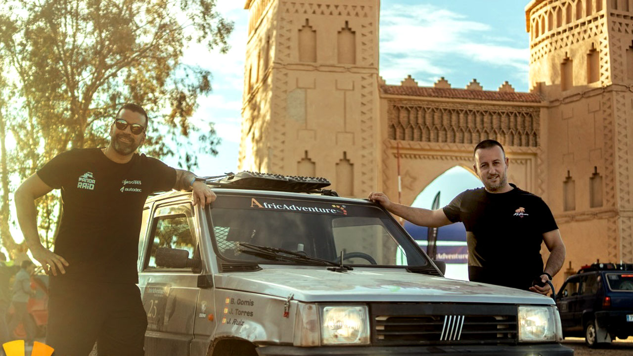 Dos alzirenys guanyen una carrera al Marroc amb un Fiat Panda
