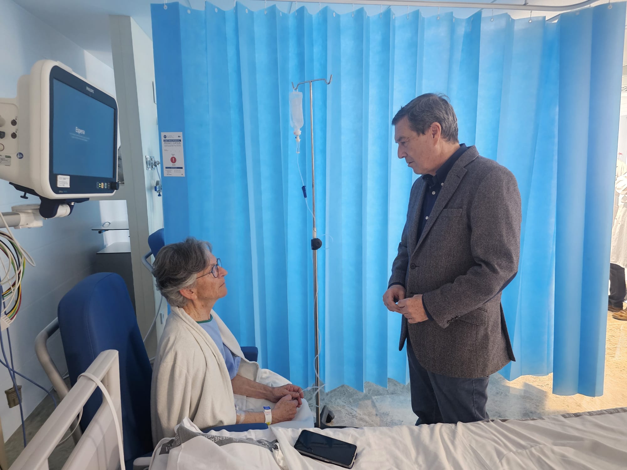 L’hospital de la Ribera ha posat en marxa la nova unitat de curta estància amb una inversió de 316 mil euros. La unitat es va inaugurar ahir amb la presència del conseller de sanitat i permetrà atendre malalts que sols necessiten una hospitalització màxima de 72 hores, segons criteris clínics.