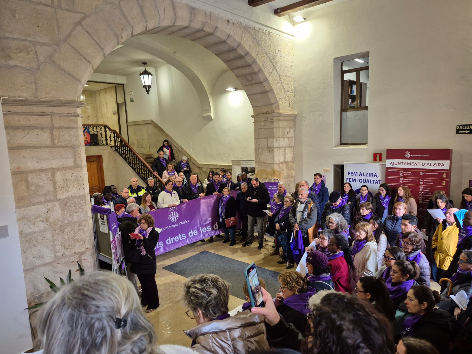 L’Ajuntament d’Alzira reclama igualtat real i reclama fons per als Ajuntaments en la commemoració del Dia de la Dona