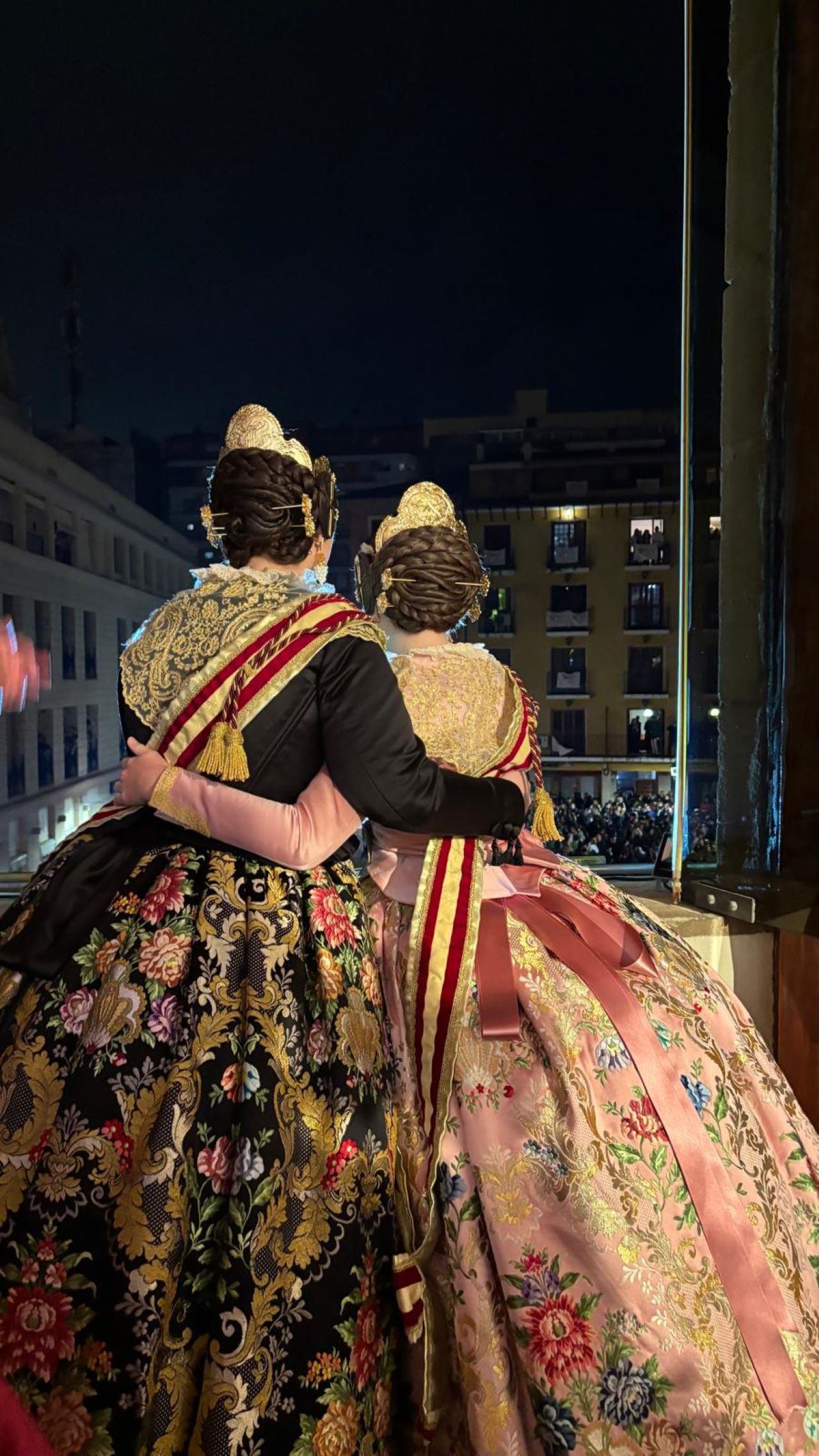 La crida dona inici al mes faller. Alba Furió i Lluch Comins, rebien el dissabte la clau de la ciutat de mans de l’alcalde d’Alzira.