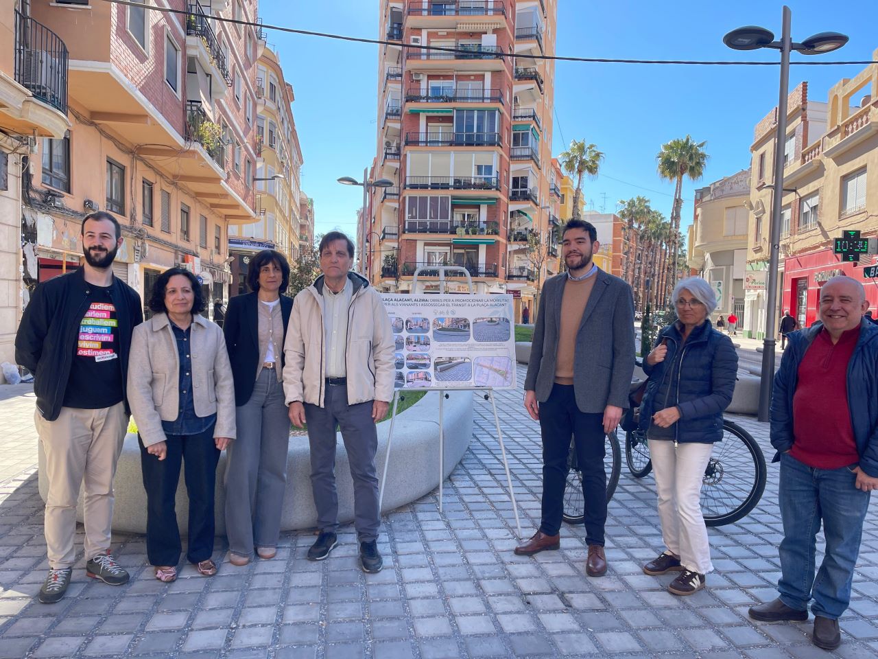 Alzira transforma l’antiga gasolinera del Carrer Benito Pérez Galdós en un parc sostenible amb zones verdes, refugi climàtic i espais per a la comunitat.