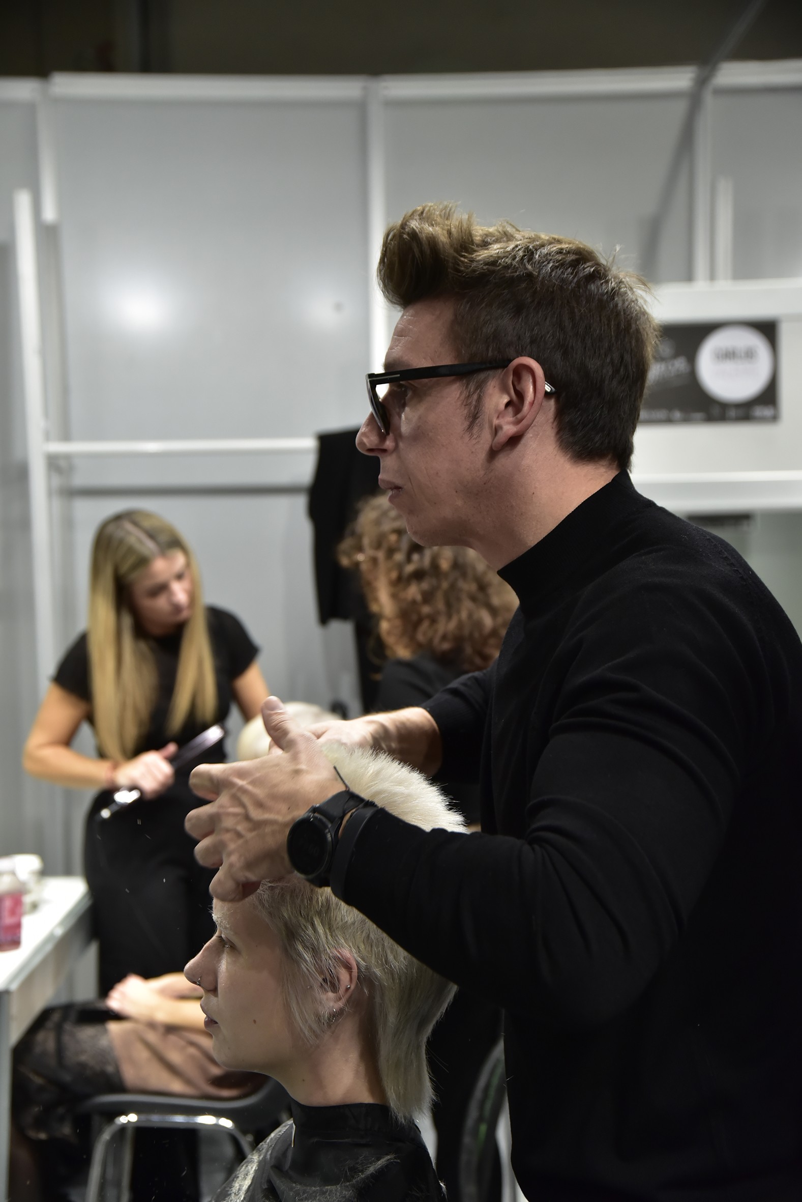 El perruquer alzireny Carlos Valiente opta al premi a la millor col•lecció internacional en Australia. Valiente certifica així el seu vot internacional.