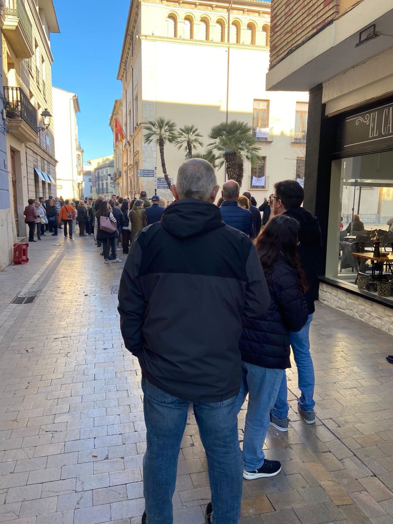 L’alta demanda fa que només queden unes poques cadires disponibles per a la processó del Divendres Sant.