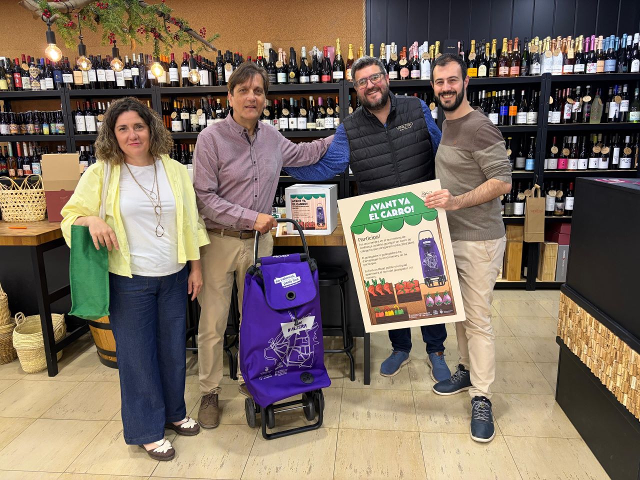 Alzira inicia la campanya «Avant va el carro» per a fomentar l’ús del valencià en el comerç local i de proximitat