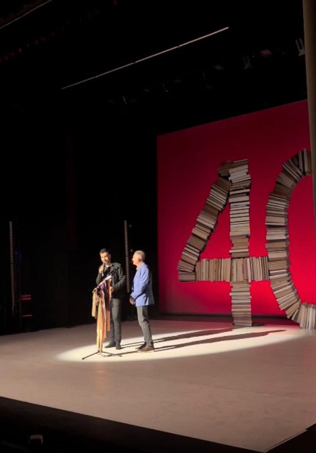 Bromera commemora quatre dècades de trajectòria reivindicant la literatura en valencià i mirant cap al futur