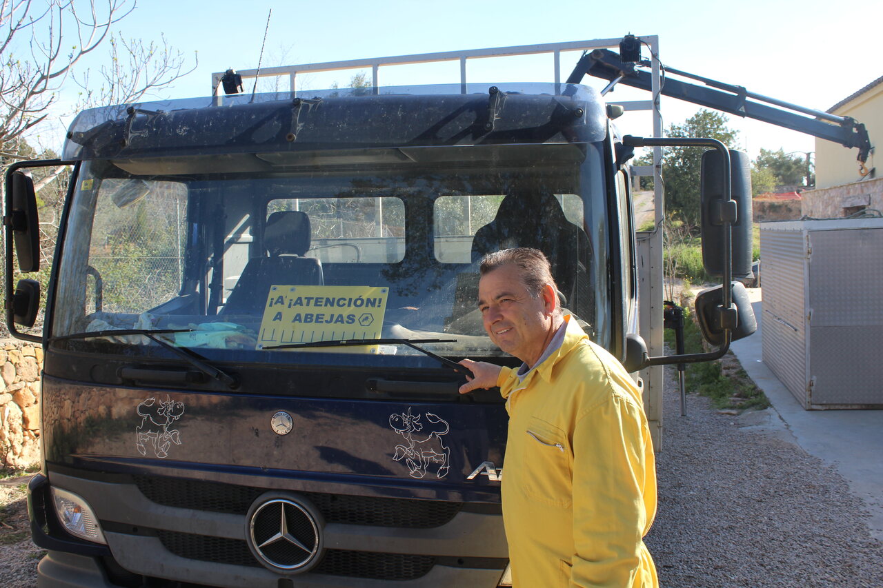 LA UNIÓ denuncia que els apicultors valencians queden exclosos de les ajudes al gasoil, posant en risc la producció de mel i la biodiversitat.
