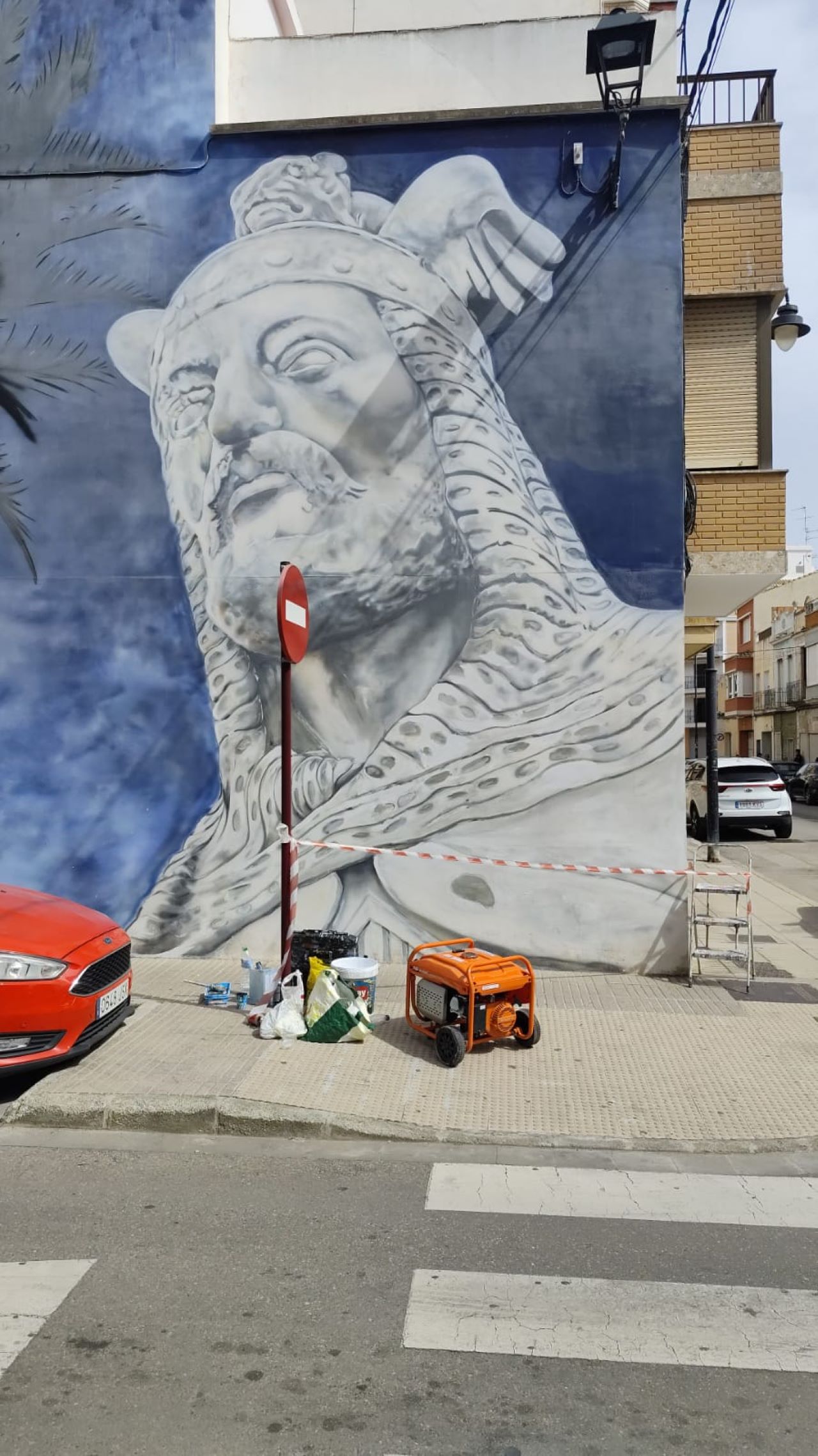 Es completa la reparació del mur dedicat a Jaume I després dels actes vandàlics ocorreguts durant les falles.