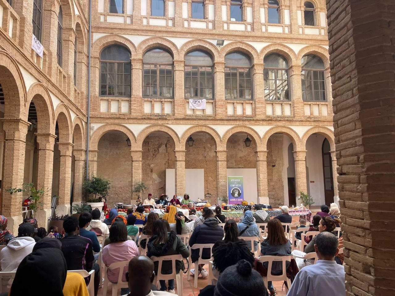 La comunitat musulmana celebra a la Casa de la Cultura el final del Ramadà amb un acte intercultural de convivència i respecte mutu.