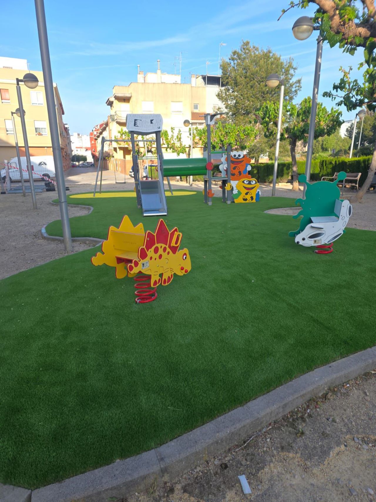 L´Ajuntament d´Alzira continua renovant els seus parcs infantils amb una nova actuació al parc Notari Ignacio Zaballos
