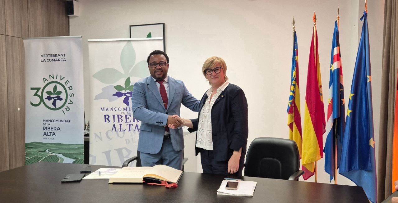La Mancomunitat de la Ribera Alta reforça les seues relacions internacionals amb Cap Verd amb la firma d’un protocol de col·laboració que impulsa nous projectes conjunts