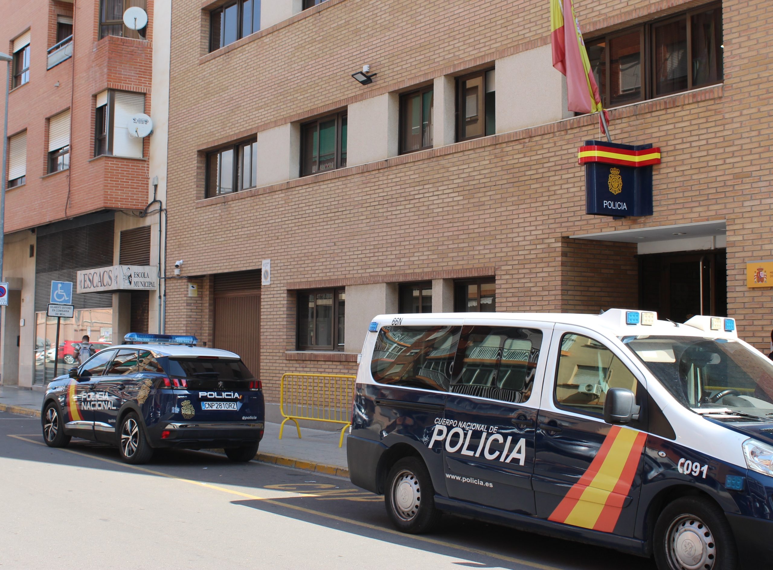 Detingut a Alzira un home acusat de dos robatoris violents i un assalt amb força en un vehicle