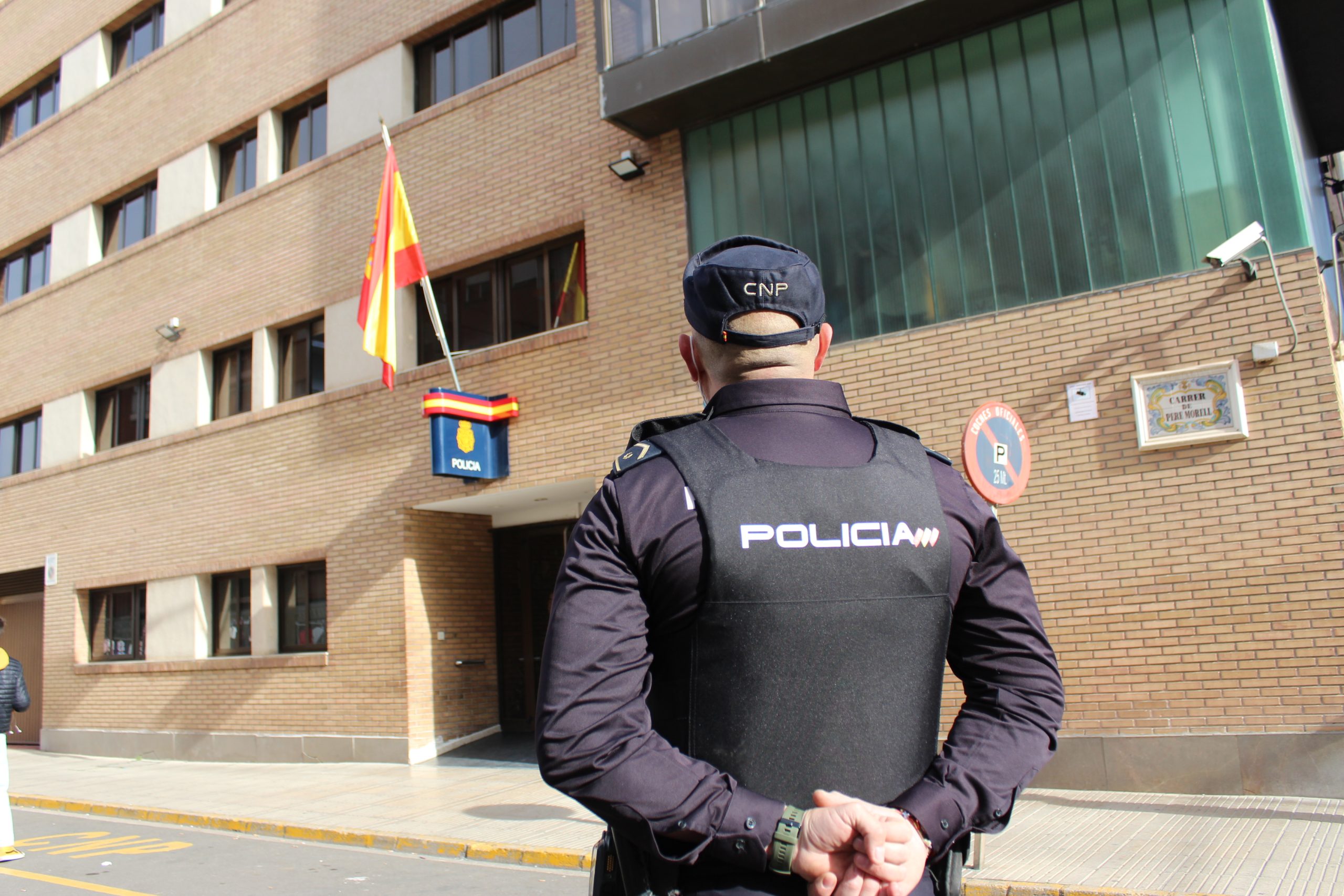 La Policia Nacional deté a Alzira un home acusat de diversos robatoris en habitatges comesos mentre els propietaris dormien