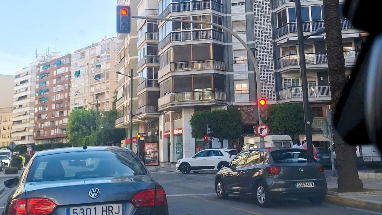 Els semàfors de la plaça del Regne tornen a estar operatius després de tres setmanes de reparació